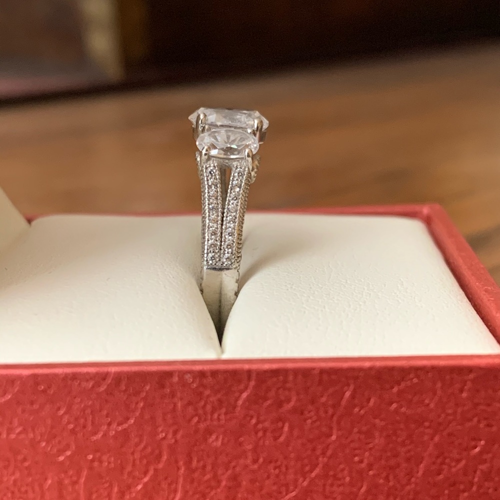 Berricle 3-stone 2.00 ctw oval cut cz ring - Picture 3 of 7